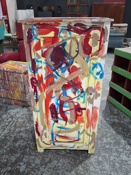 Lot 539 - CUPBOARD