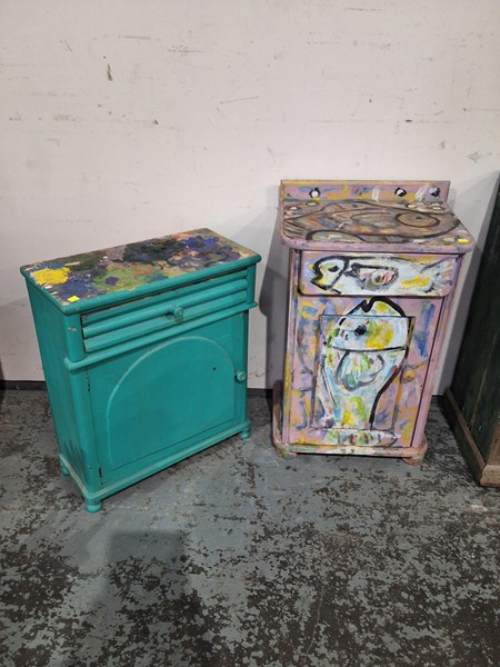 Lot 566 - CUOBOARDS