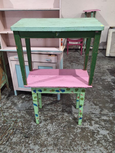 Lot 545 - TABLES