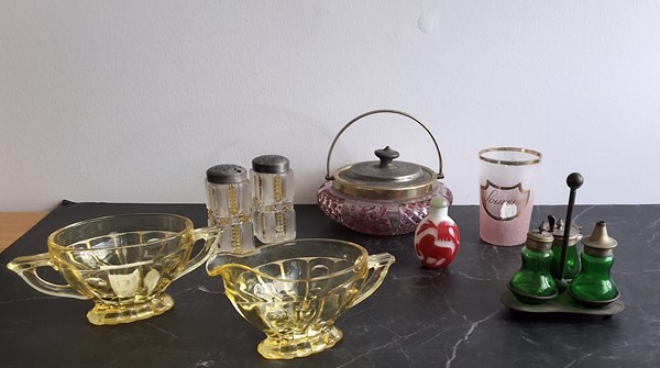 Lot 1171 - COLLECTABLE GLASS