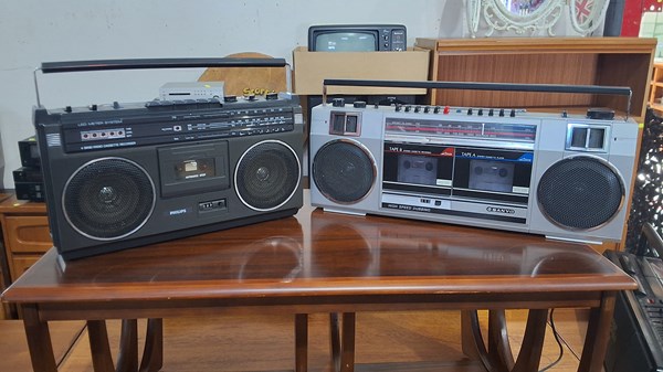 Lot 6 - PORTABLE STEREOS