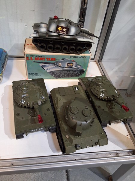 Lot 1363 - PLASTIC TOY TANKS