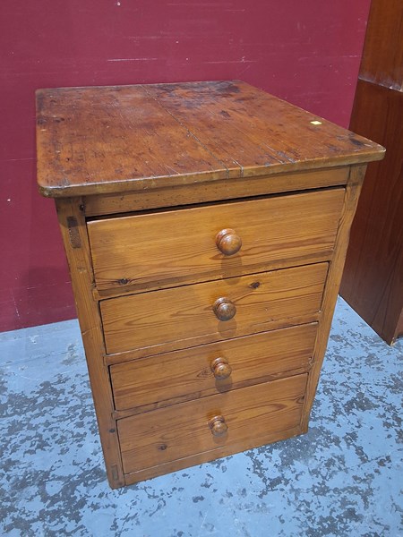 Lot 502 - CHEST OF DRAWERS