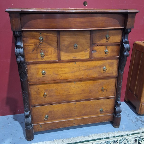 Lot 82 - CHEST OF DRAWERS
