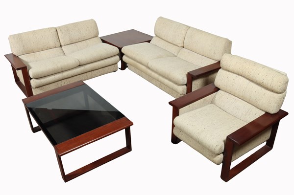 Lot 5 - LOUNGE SUITE
