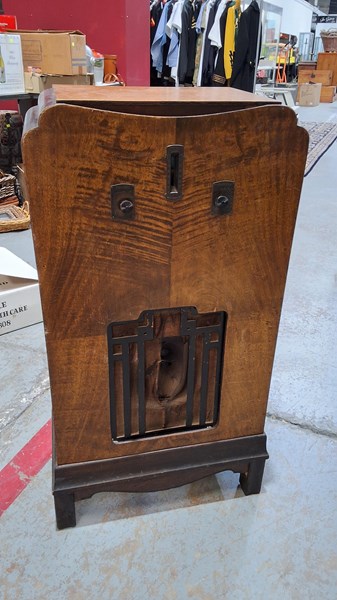 Lot 310 - CABINET RADIO