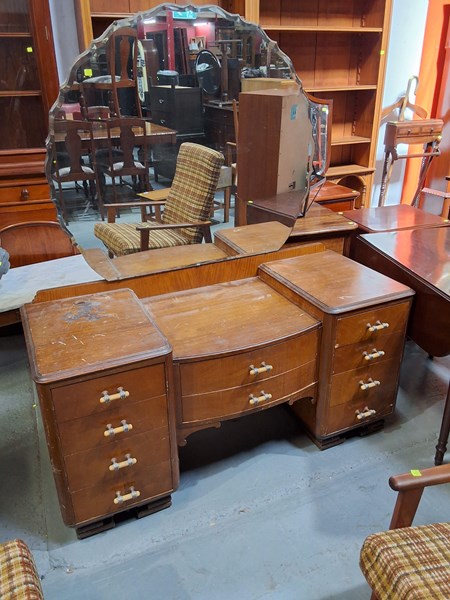 Lot 448 - DRESSING TABLE
