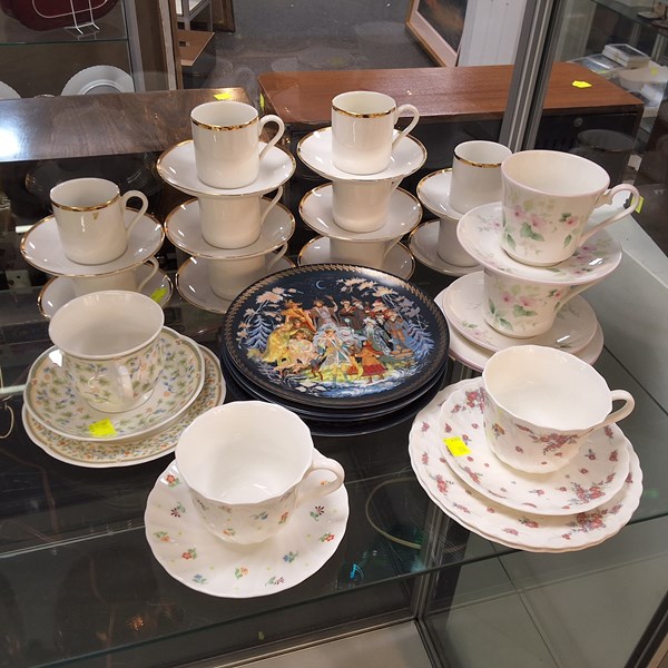 Lot 1316 - TEAWARE & COFFEE CUPS