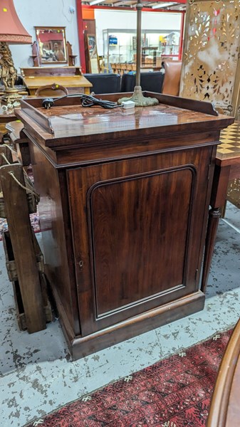 Lot 24 - POT CUPBOARD