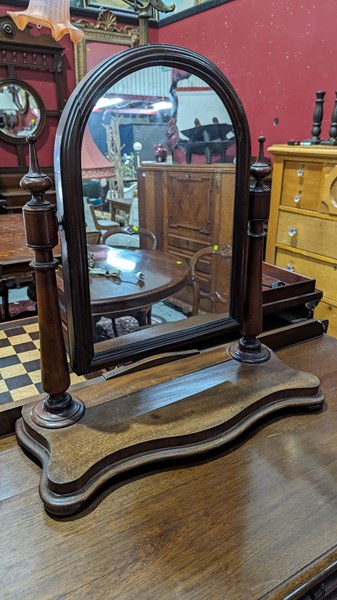 Lot 21 - DRESSING MIRROR