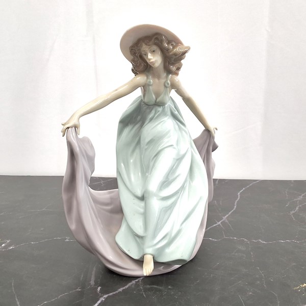 Lot 1122 - LLADRÓ FIGURE