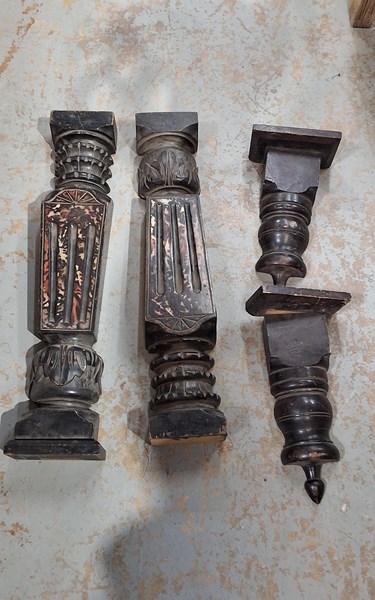 Lot 350 - CARVINGS