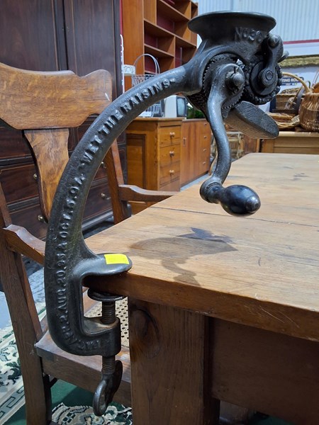 Lot 1275 - RAISIN MINCER