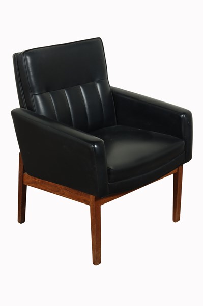 Lot 137 - OFFICE CHAIR