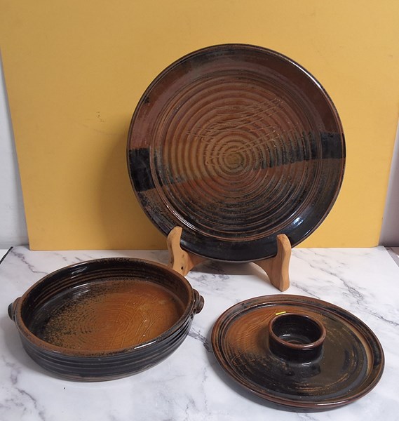 Lot 1276 - POTTERY TABLEWARE