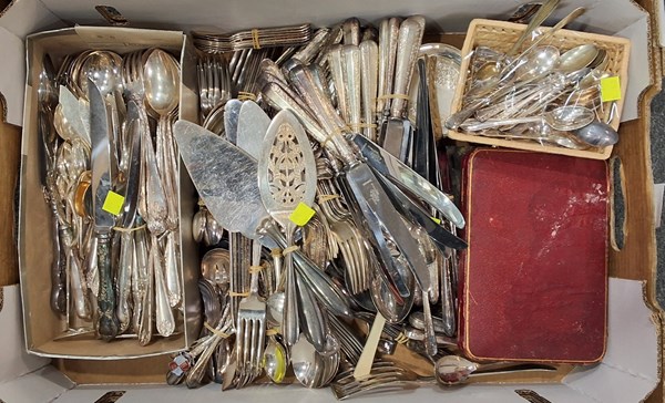 Lot 1227 - A COLLECTION OF FLATWARE