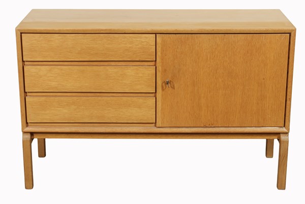 Lot 49 - OAK CABINET