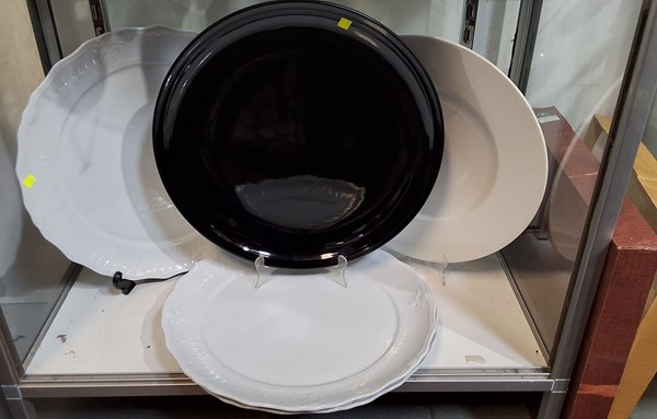 Lot 1366 - SERVING PLATTERS