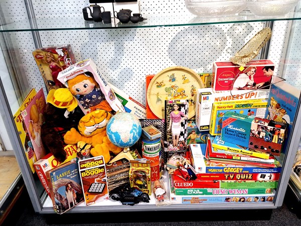 Lot 1256 - TOYS & GAMES