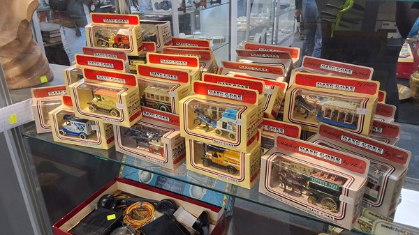 Lot 1351 - MODELS OF DAYS GONE
