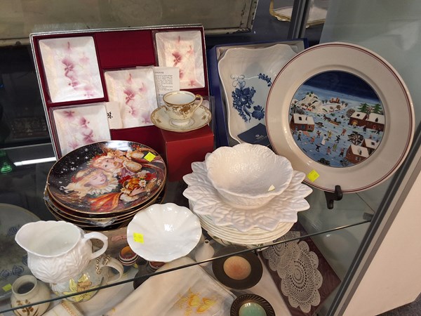 Lot 1318 - A COLLECTION OF CHINA