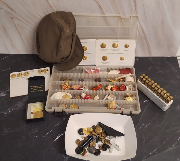 Lot 1207 - MILITARY COLLECTABLES