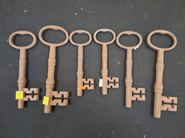 Lot 1214 - KEYS