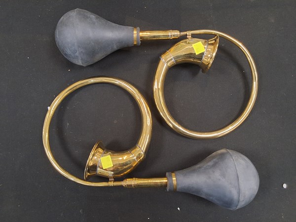 Lot 1261 - VINTAGE CAR HORNS