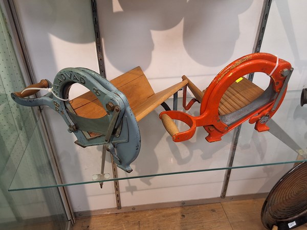 Lot 1281 - BREAD CUTTERS