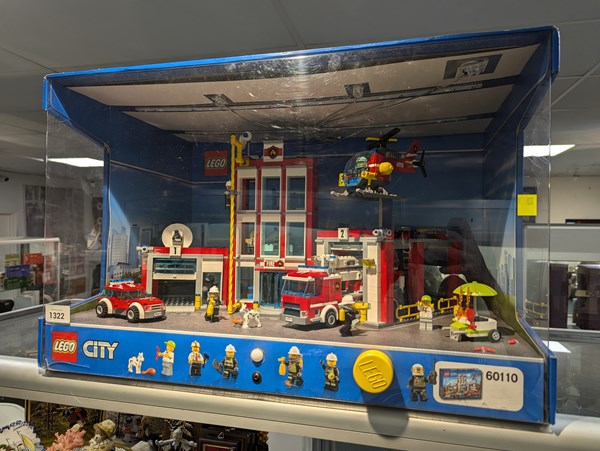 Lot 1322 - LEGO CITY