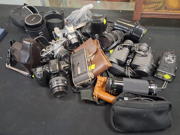 Lot 1365 - CAMERAS