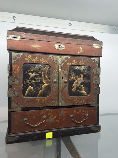 Lot 1278 - JEWELLERY BOX