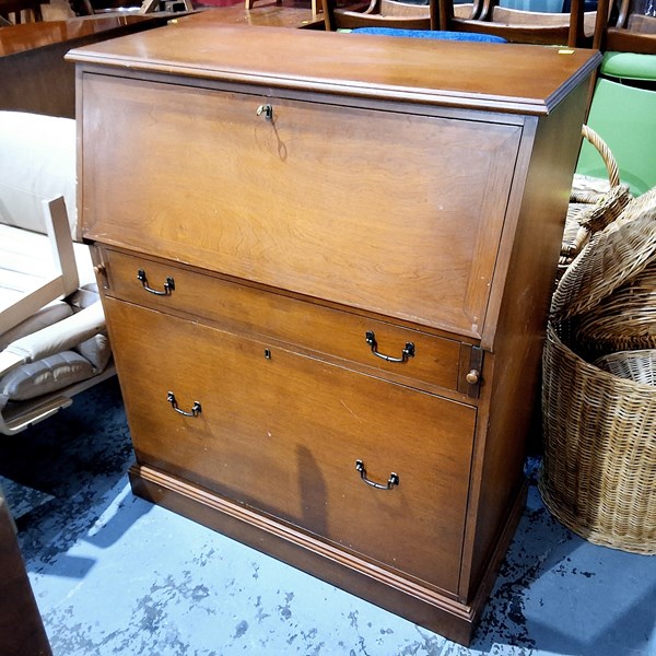 Lot 161 - BUREAU DESK