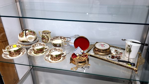 Lot 1392 - LADIES REQUISITES