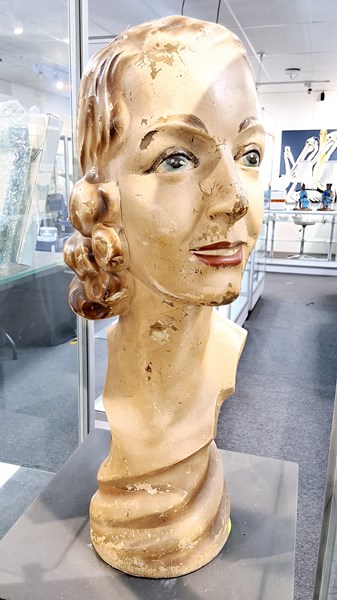 Lot 1355 - SHOP DISPLAY BUST