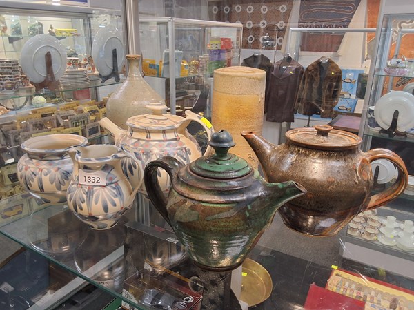 Lot 1332 - STUDIO POTTERY