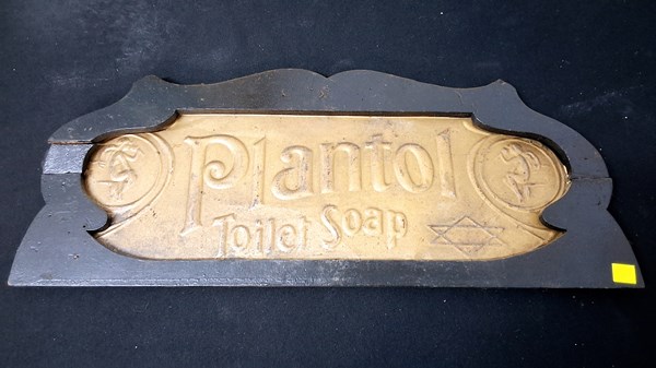 Lot 1430 - PLANTOL CABINET TOPPER