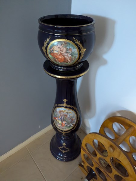 Lot 1372 - JARDENIERE AND STAND