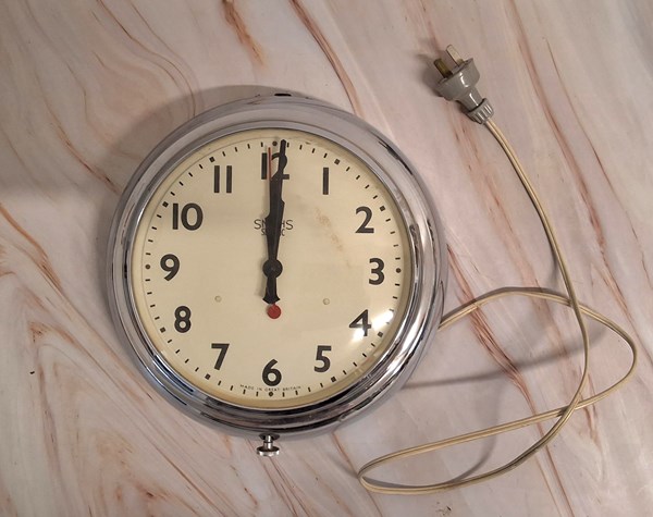 Lot 1092 - WALL CLOCK