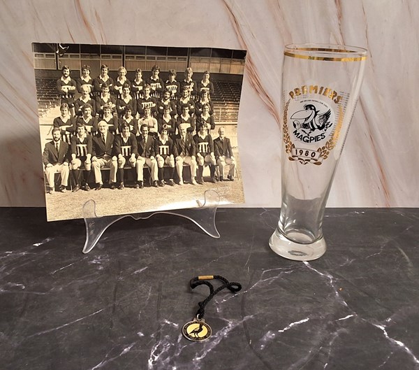 Lot 1200 - MAGPIES MEMORABILIA