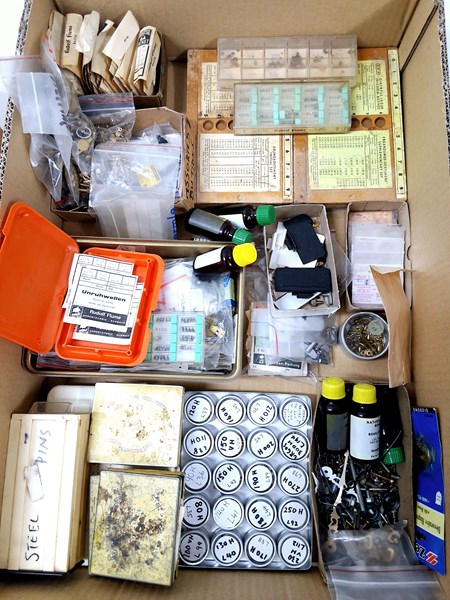 Lot 1221 - WATCH PARTS