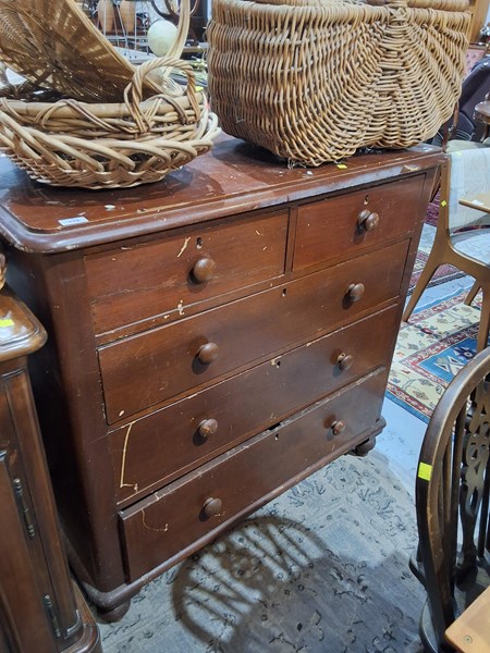 Lot 102 - CHEST OF DRAWERS