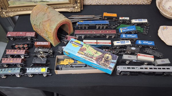 Lot 1413 - MODEL TRAINS