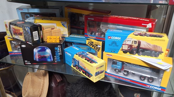 Lot 1374 - MODEL TRUCKS