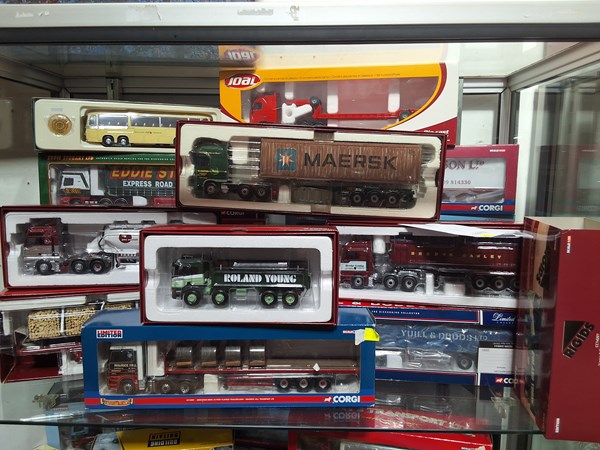 Lot 1373 - MODEL TRUCKS