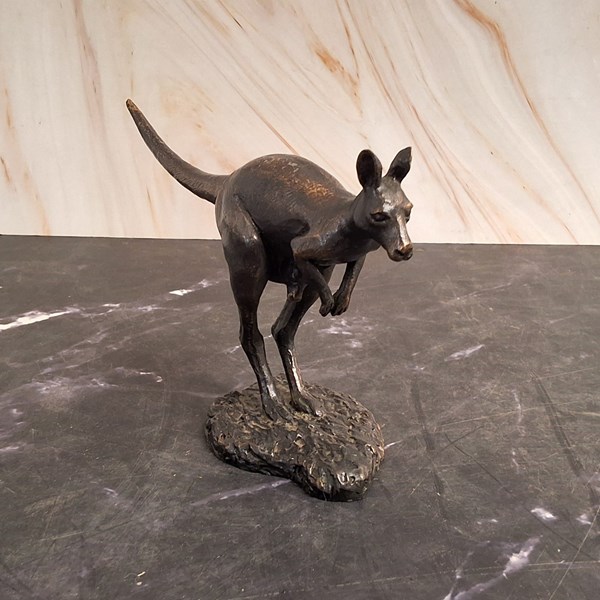 Lot 1205 - BRONZE KANGAROO