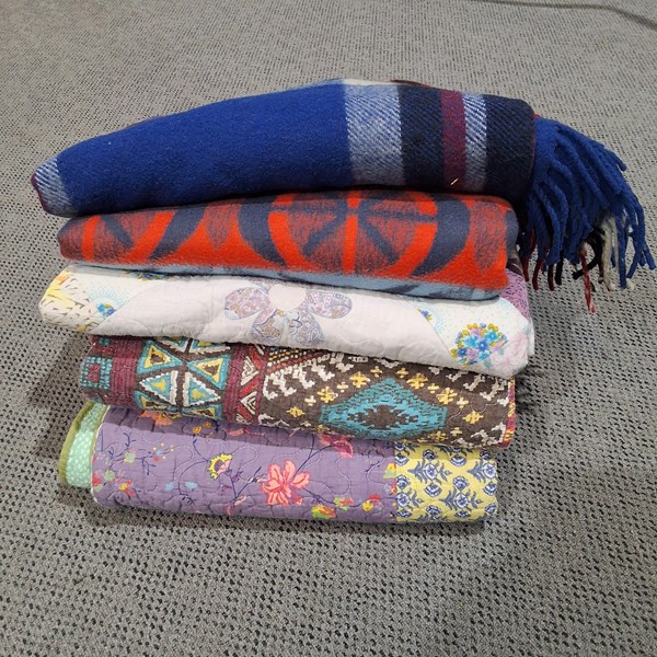 Lot 1233 - BLANKETS