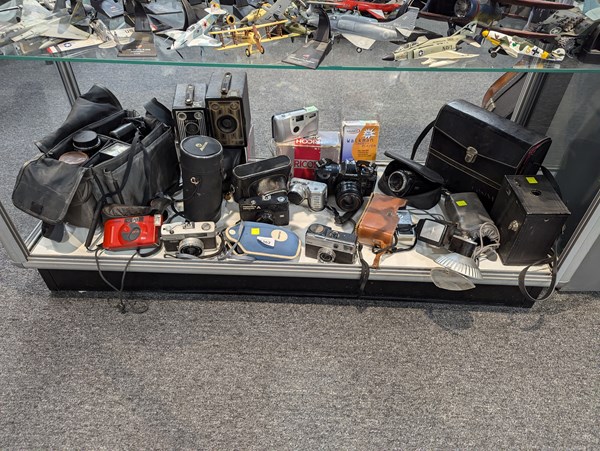 Lot 1362 - CAMERAS