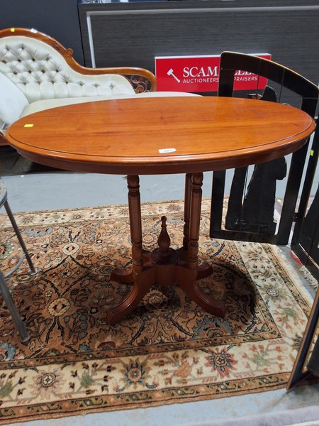 Lot 443 - LOO TABLE