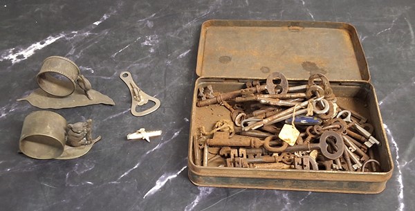 Lot 1185 - KEYS & COLLECTABLES